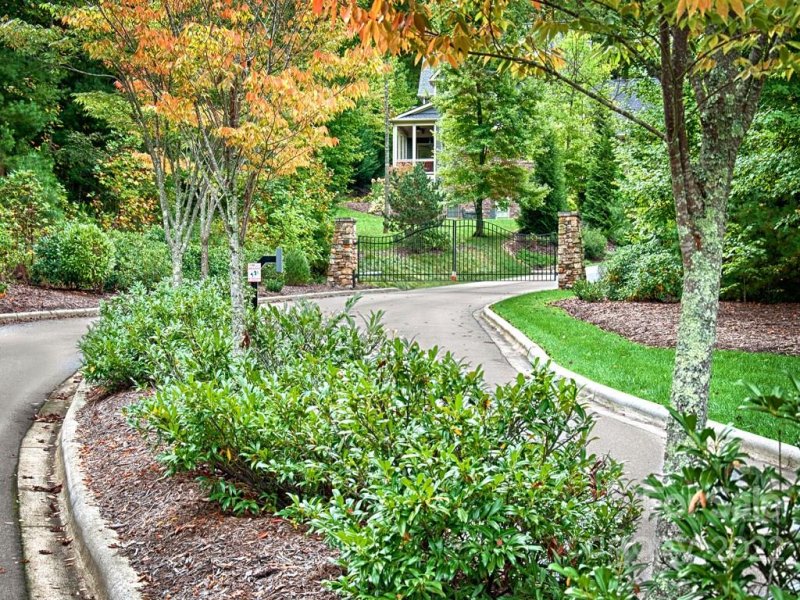 Property image 5 at 69 Village Pointe Lane, Asheville, NC 28803