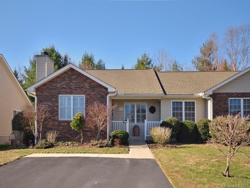 Property image 2 at 19 N Woodridge View Court, Hendersonville, NC 28791