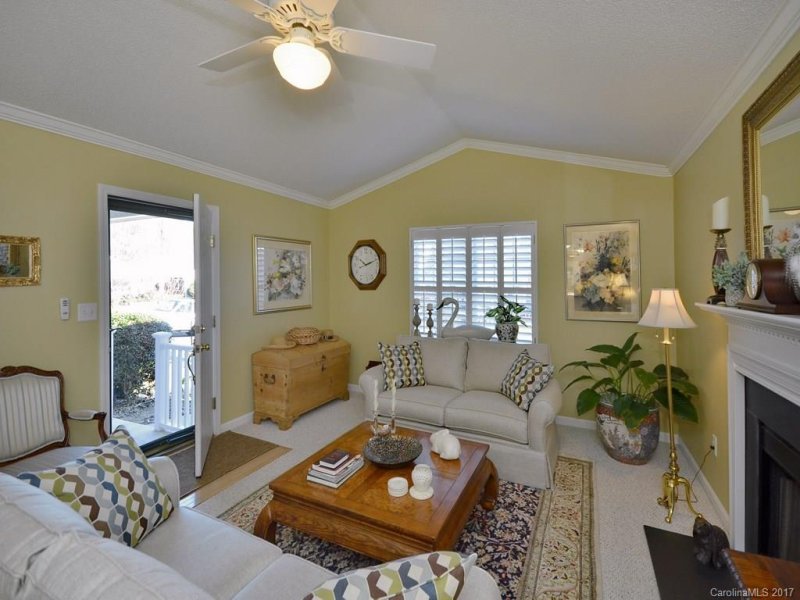 Property image 4 at 19 N Woodridge View Court, Hendersonville, NC 28791