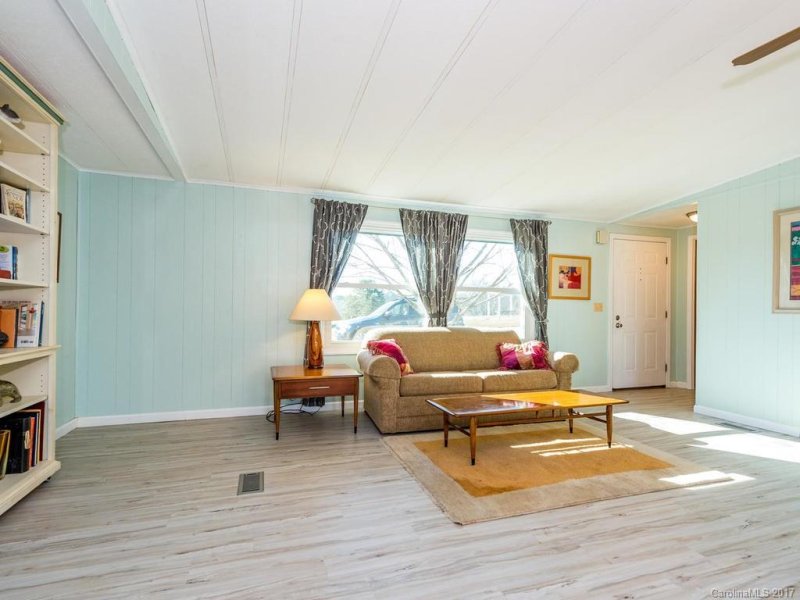 Property image 4 at 214 Cranbrook Circle, Hendersonville, NC 28792