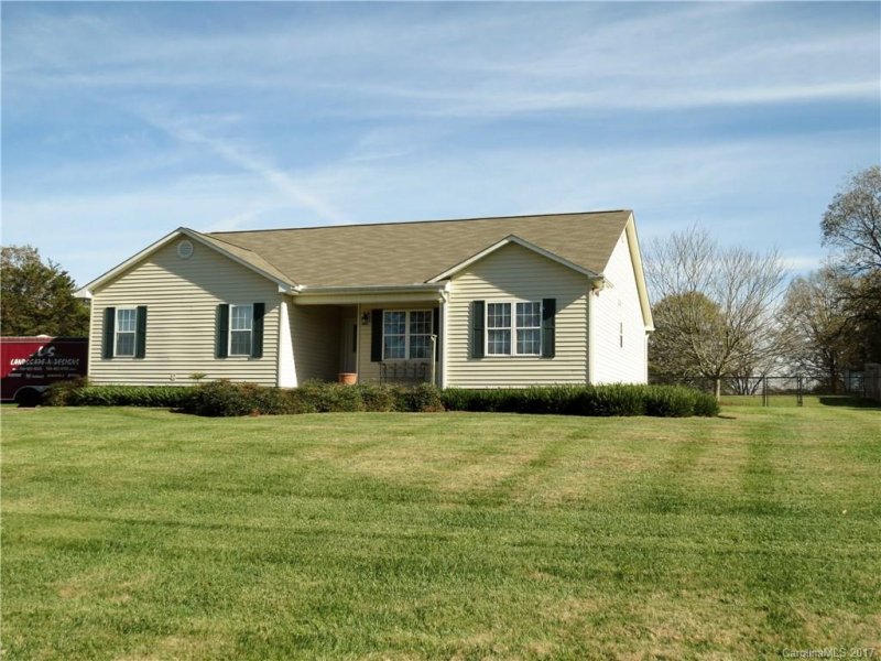 Property image 2 at 116 Fairgate Drive, Statesville, NC 28625