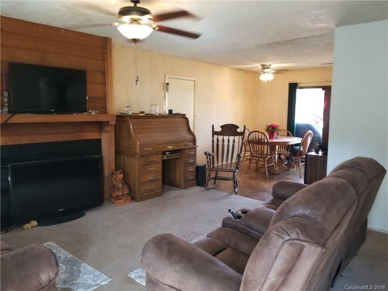 Property image 3 at 122 Wicklow Drive, Asheville, NC 28806