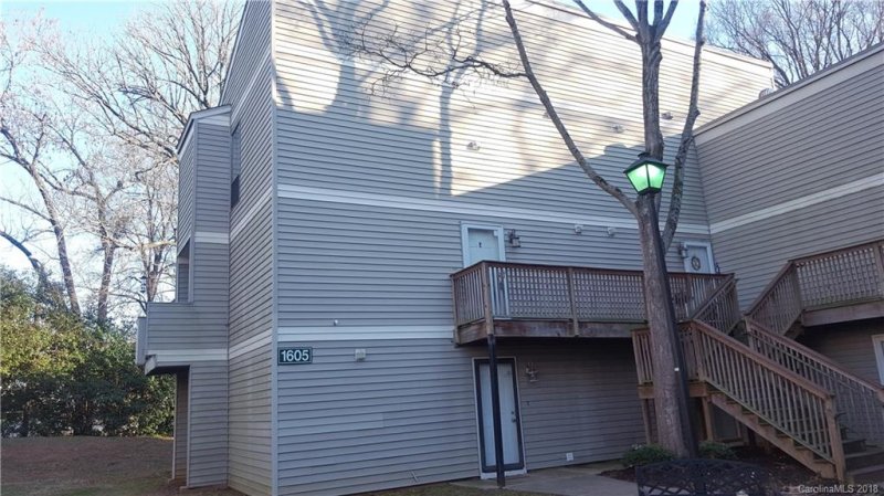 1605 Merry Oaks Road