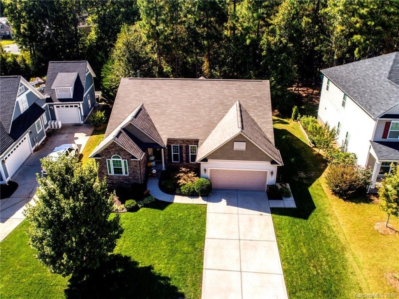 Property image 2 at 535 Spruce Hollow Lane, Lake Wylie, SC 29710