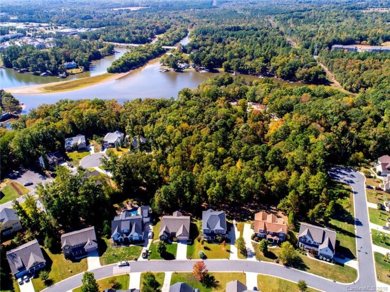 Property image 3 at 535 Spruce Hollow Lane, Lake Wylie, SC 29710