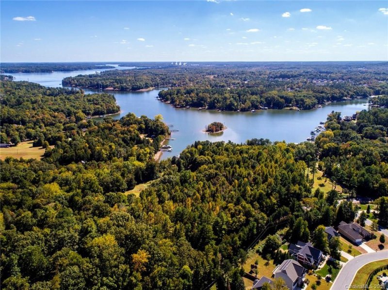 Property image 4 at 535 Spruce Hollow Lane, Lake Wylie, SC 29710