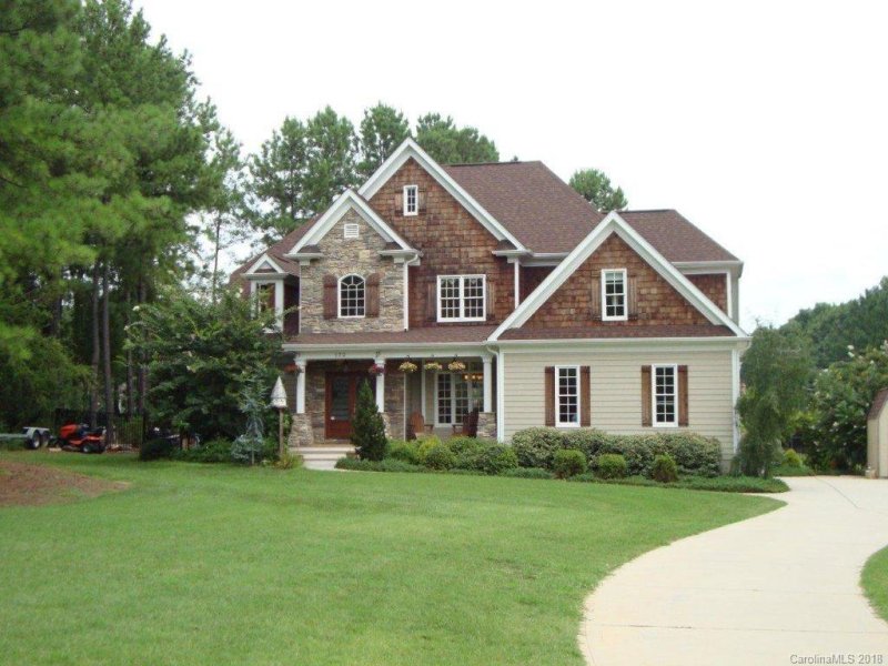 Property image 2 at 173 Yellow Jacket Circle, Mooresville, NC 28117