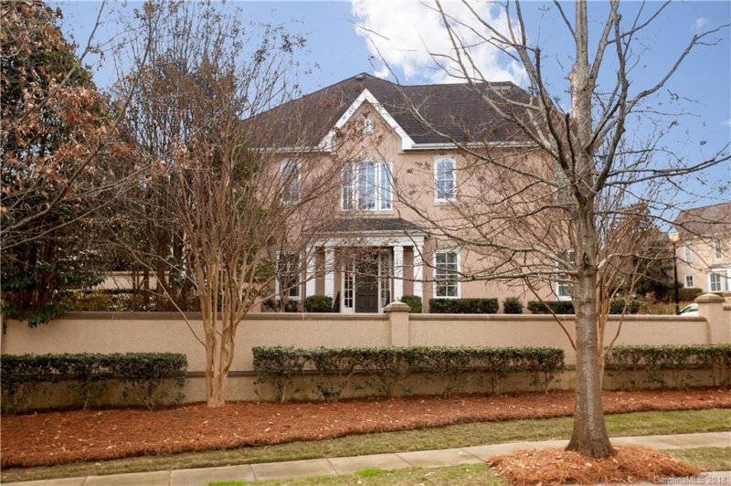 370 Wendover Heights Circle