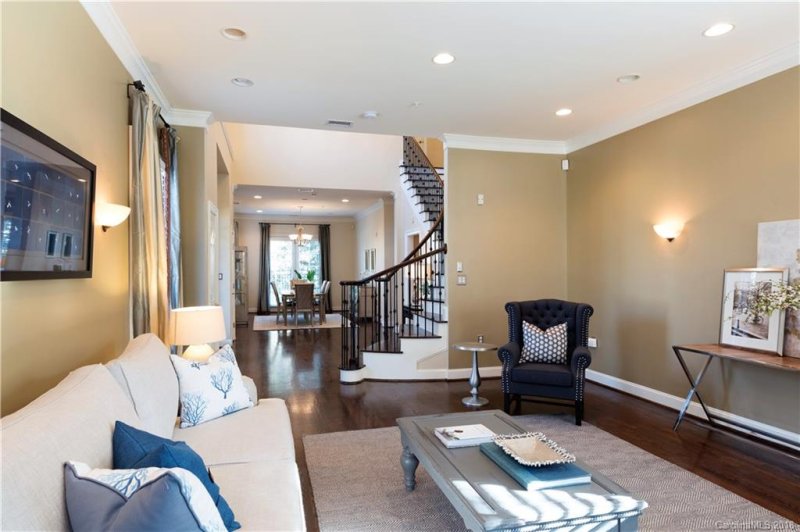 Property image 4 at 370 Wendover Heights Circle, Charlotte, NC 28211