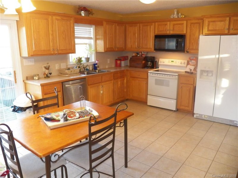 Property image 3 at 2020 Redberry Lane, Conover, NC 28613