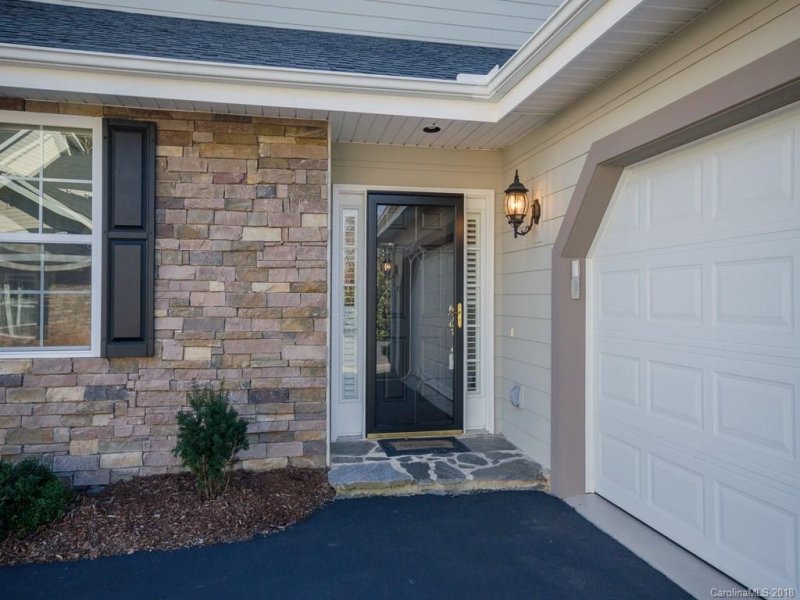 Property image 2 at 224 Towne Place Drive, Hendersonville, NC 28792