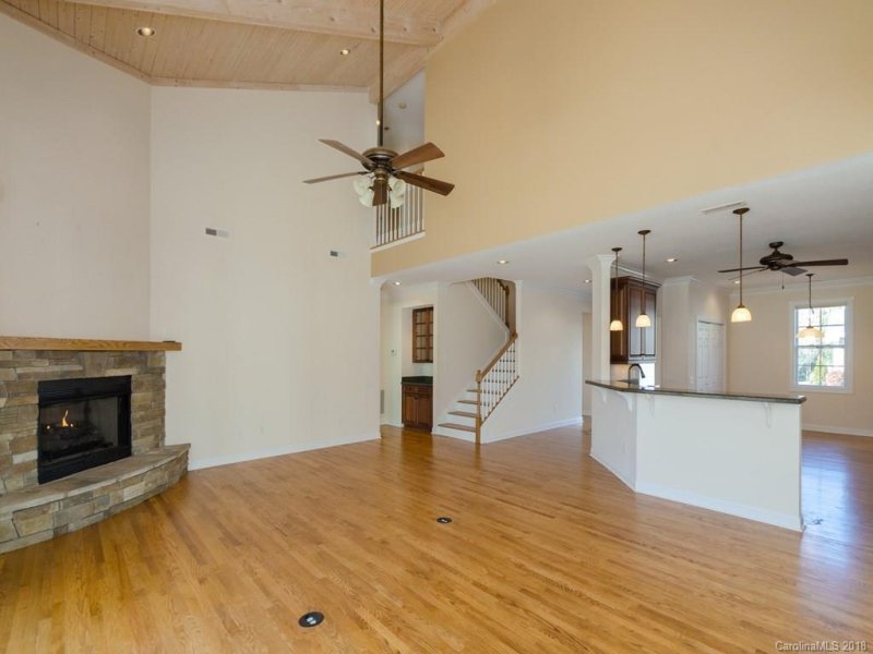 Property image 4 at 224 Towne Place Drive, Hendersonville, NC 28792