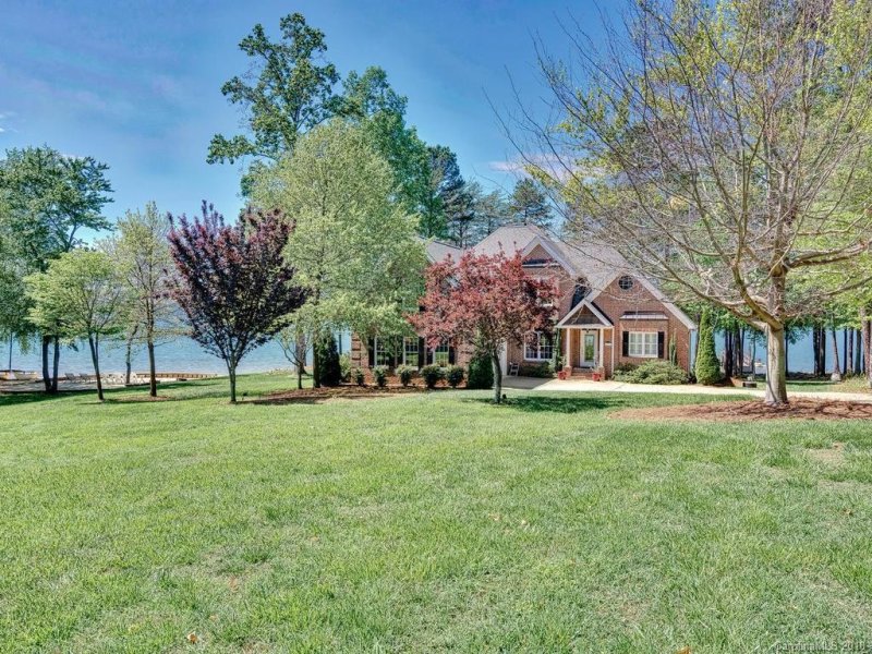 2799 Camden Pointe Drive