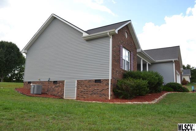 Property image 2 at 4854 Gateway Drive, Claremont, NC 28610