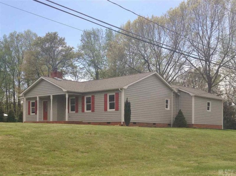 Property image 2 at 305 Deal Avenue, Conover, NC 28613