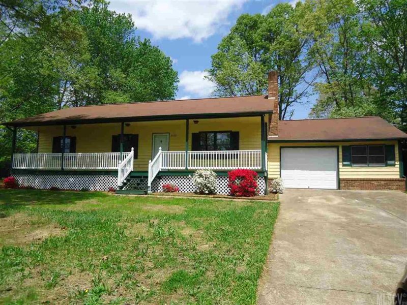 Property image 2 at 4660 Kings Court, Hickory, NC 28602