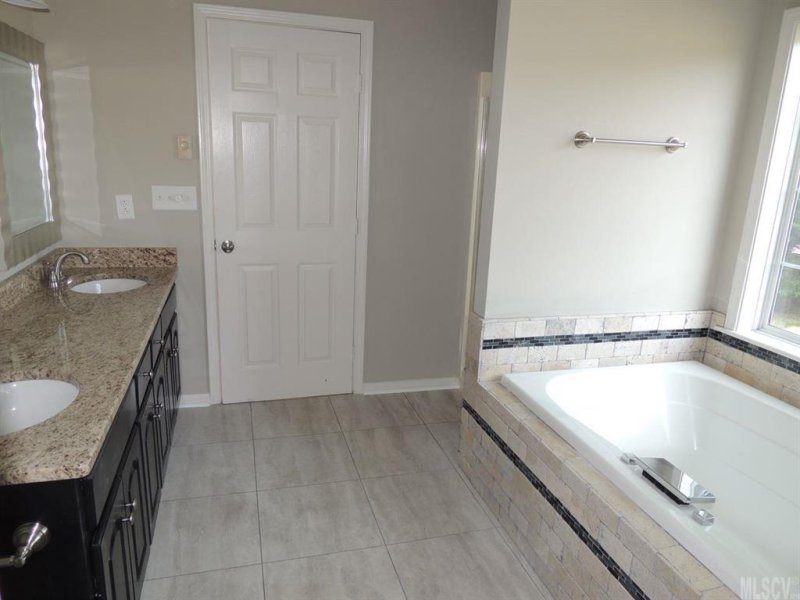 Property image 4 at 1969 Twin Ponds Drive, Hickory, NC 28602