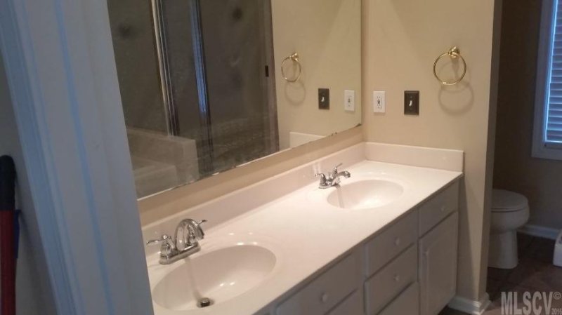 Property image 4 at 918 43rd Ave Court, Hickory, NC 28601