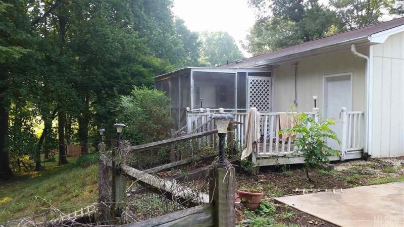 Property image 2 at 1554 Castell Lane, Hickory, NC 28601