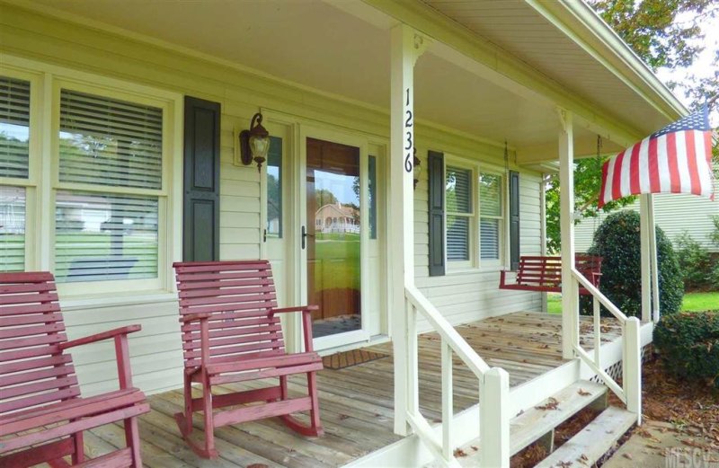 Property image 2 at 1236 31st St Place, Conover, NC 28613