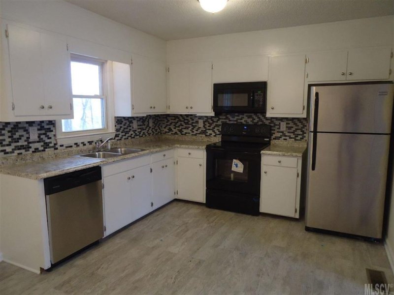 Property image 3 at 1554 Castell Lane, Hickory, NC 28601