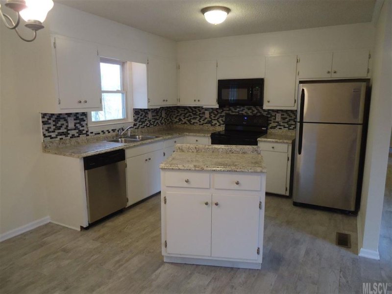 Property image 5 at 1554 Castell Lane, Hickory, NC 28601