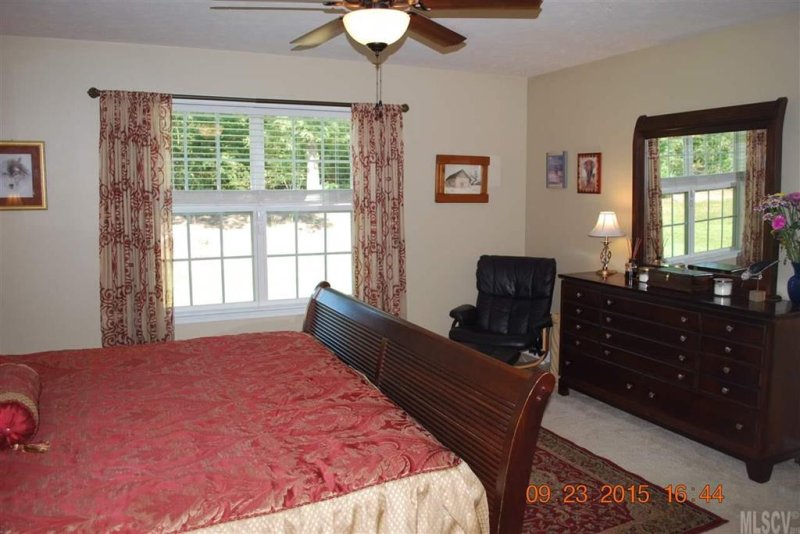 Property image 3 at 2483 Harvest Drive, Hickory, NC 28601