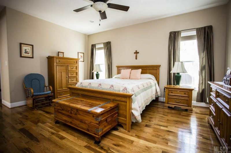 Property image 5 at 950 Oak Ridge Farms Circle, Newton, NC 28658