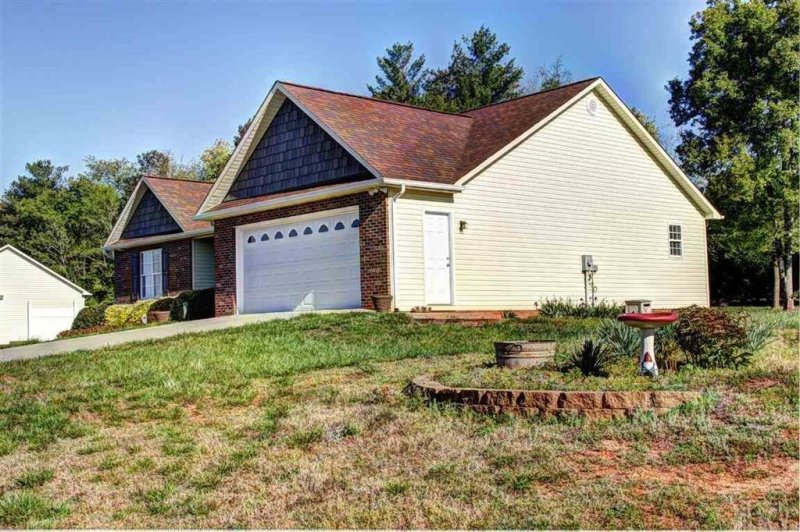 Property image 2 at 9027 Mccray Farms Drive, Hickory, NC 28601