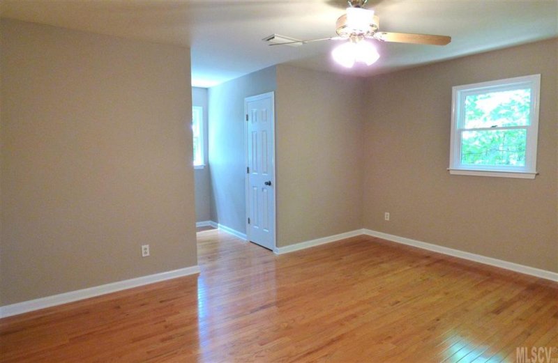 Property image 3 at 1015 Rolling Green Drive, Newton, NC 28658