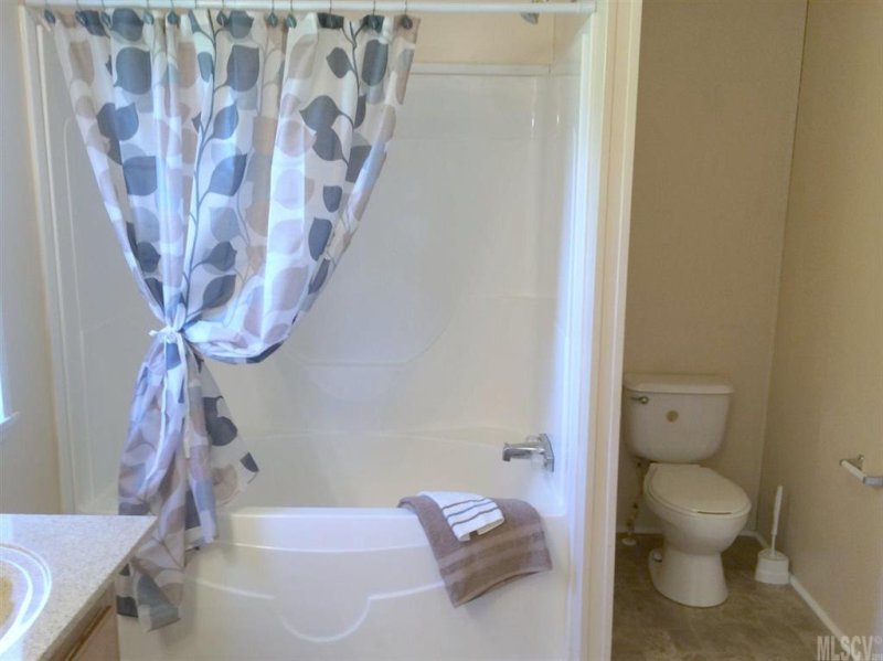 Property image 3 at 5034 Suncrest Farms Lane, Crouse, NC 28033