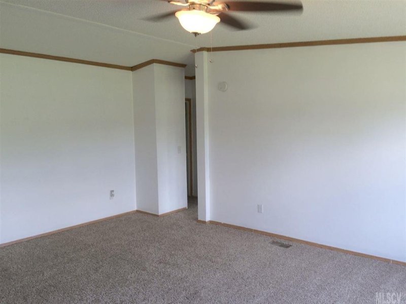 Property image 4 at 5034 Suncrest Farms Lane, Crouse, NC 28033