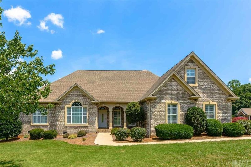 Property image 2 at 1102 Fox Chase Drive, Newton, NC 28658