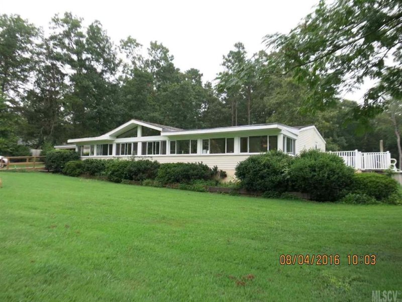 2746 Orangewood Lane