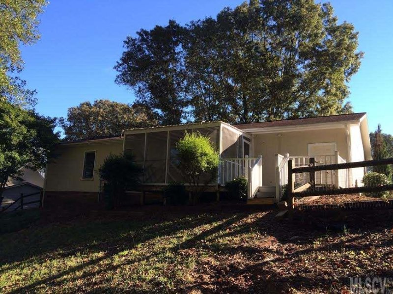 Property image 5 at 1554 Castell Lane, Hickory, NC 28601