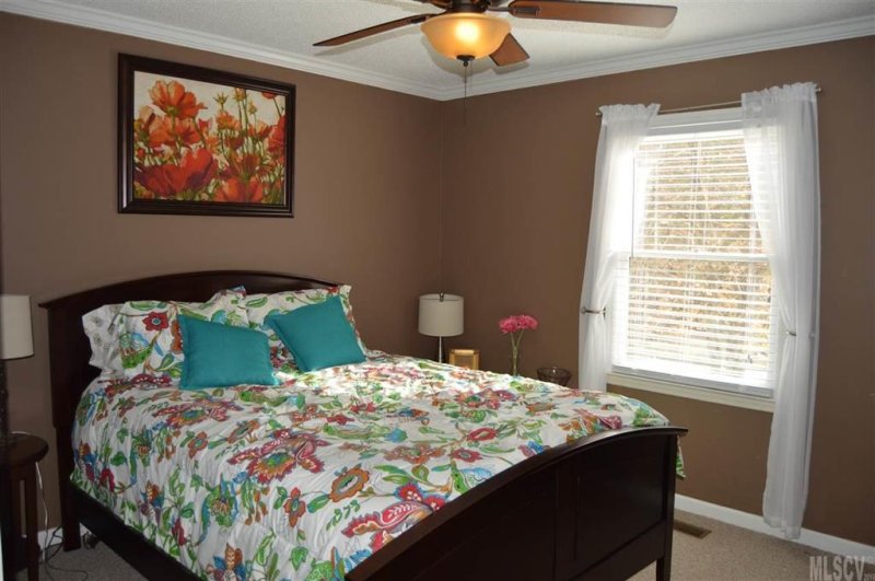 Property image 4 at 201 31st Avenue Court, Hickory, NC 28601