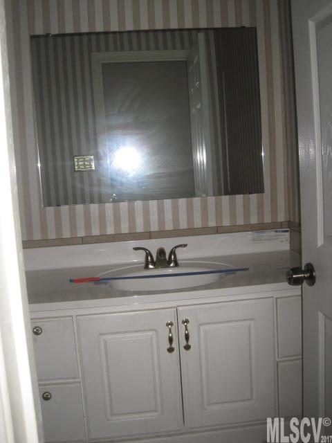 Property image 3 at 5043 Forest Ridge Drive, Hickory, NC 28602