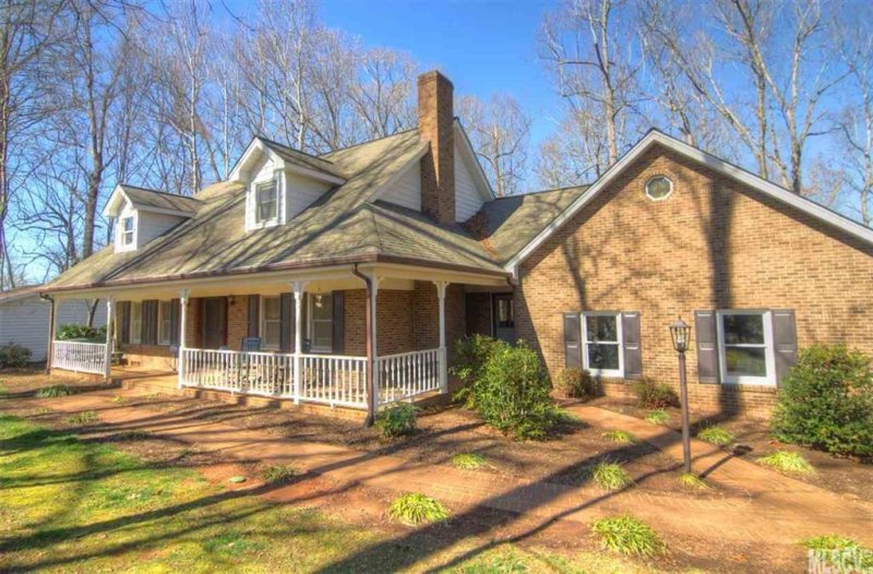 1015 Rolling Green Drive