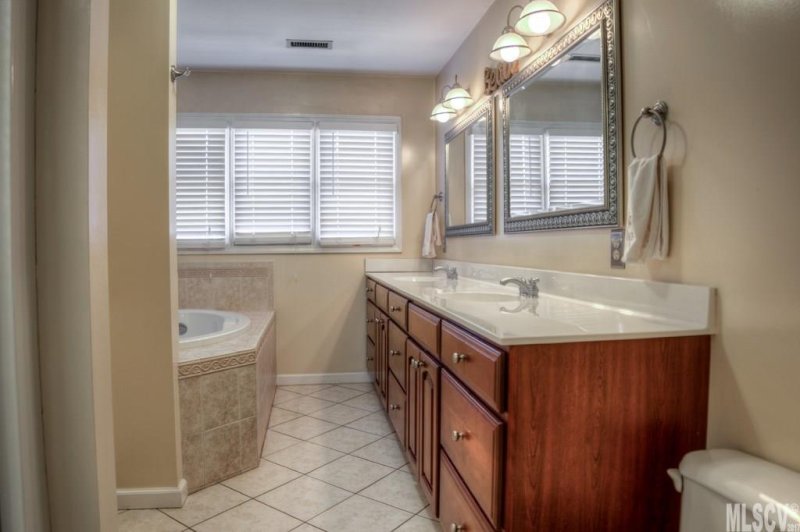 Property image 5 at 1699 Poe Circle, Hickory, NC 28601