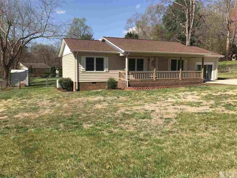 Property image 2 at 1517 Castell Lane, Hickory, NC 28601