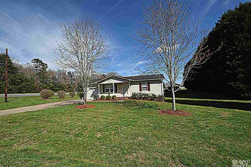 Property image 2 at 835 Crystal Spring Drive, Lincolnton, NC 28092