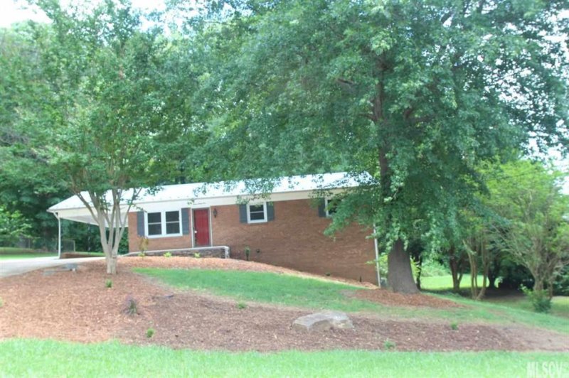 Property image 2 at 1235 Shannonbrook Drive, Newton, NC 28658