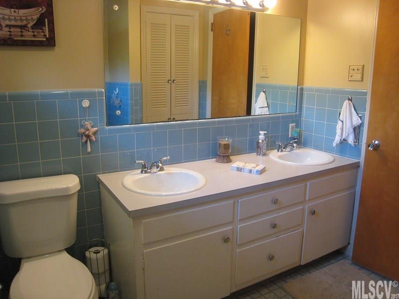 Property image 5 at 1404 36th Avenue Drive, Hickory, NC 28601