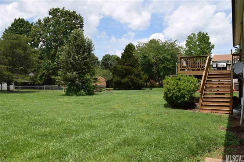 Property image 2 at 1757 Castlewood Court, Hickory, NC 28602