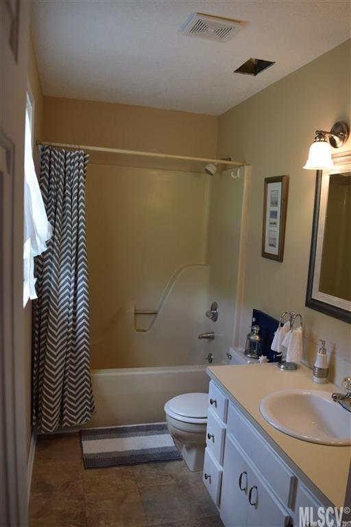 Property image 3 at 1757 Castlewood Court, Hickory, NC 28602