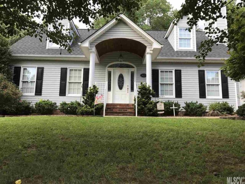 Property image 2 at 1427 34th Ave Lane, Hickory, NC 28601