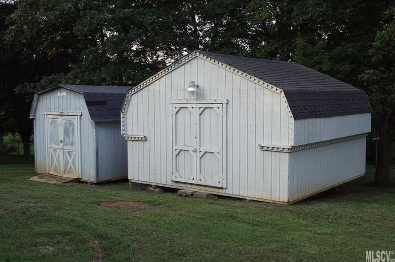 Property image 3 at 3408 Stony Brook Circle, Newton, NC 28658