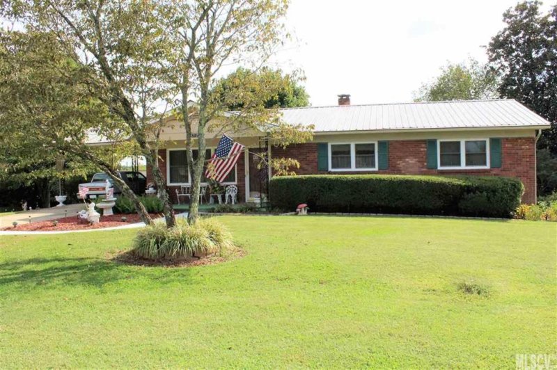 Property image 2 at 2717 Fairway Acres Circle, Lenoir, NC 28645