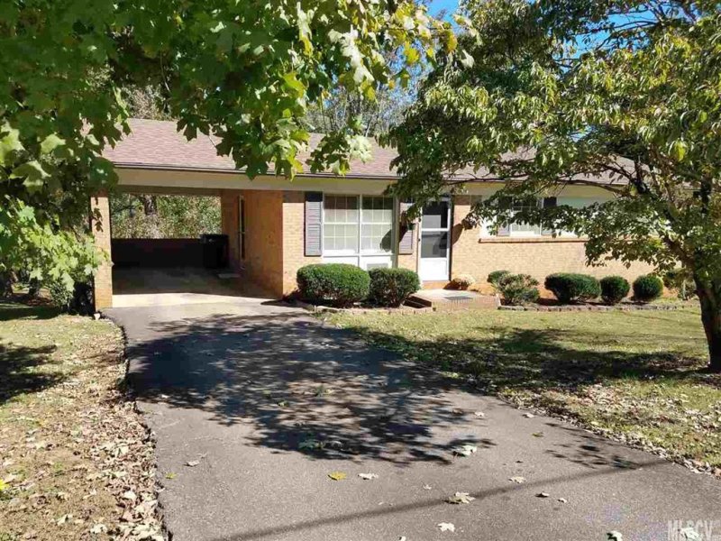 Property image 2 at 137 Shannonbrook Drive, Newton, NC 28658