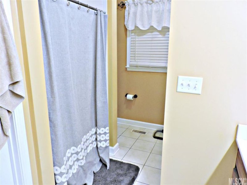 Property image 4 at 2594 Rolling Ridge Drive, Hickory, NC 28602